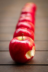 shallow focus photography of apples thumbnail