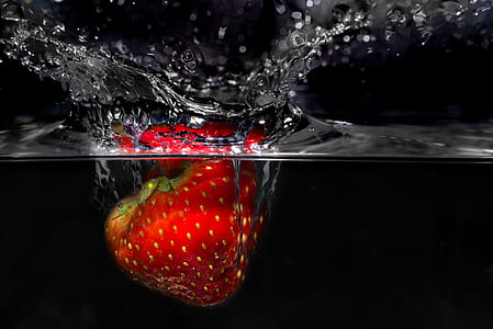 strawberry under water thumbnail