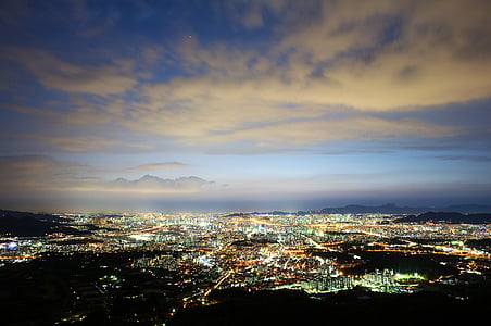 aerial view photography of city thumbnail