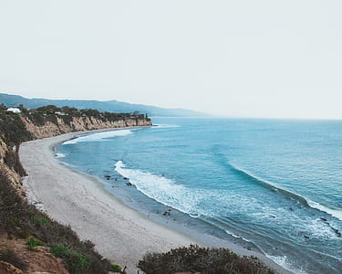 shoreline at daytime thumbnail