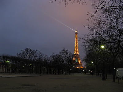 Eiffel tower during dawn thumbnail
