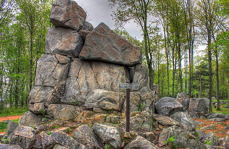 Rocks near the Queen's Chair at Rib Mountain State Park, Wisconsin thumbnail