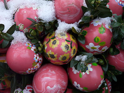 red baubles thumbnail