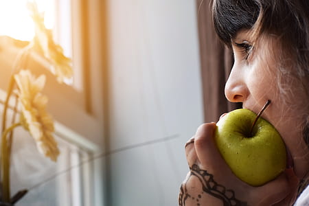 girl eating green apple thumbnail