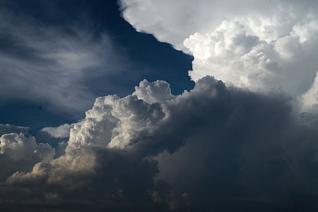 nimbus clouds under blue sky thumbnail