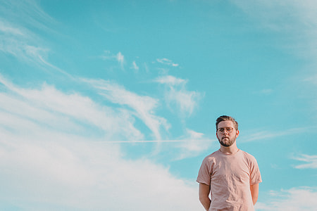 man in crew-neck T-shirt thumbnail