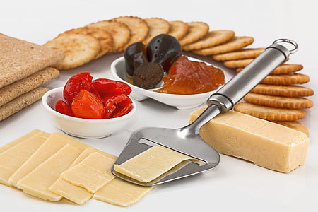 crackers and cheese thumbnail
