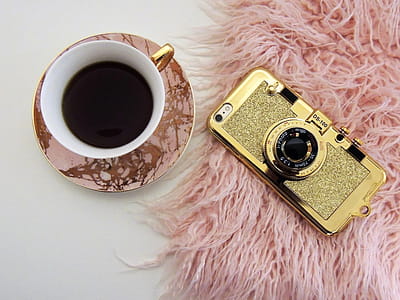 Gold Smartphone With Clip Lens thumbnail