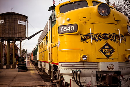 photograph of yellow Boone & Scenic Valley Railroad train thumbnail