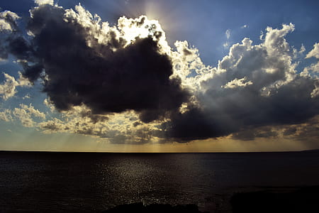 crepuscular rays thumbnail
