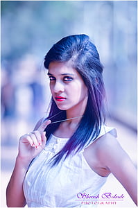 woman wearing white sleeveless top thumbnail