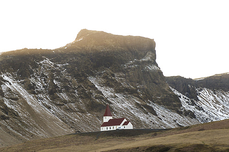 landscape photo of mountain thumbnail