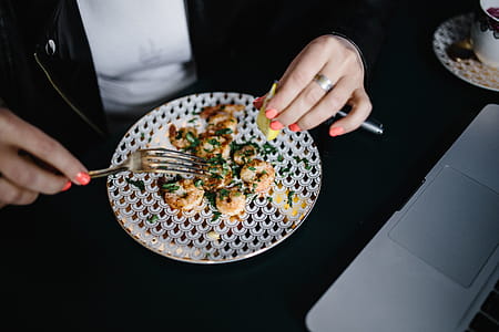 Grilled Shrimps With Parsley, Garlic and Lemon thumbnail
