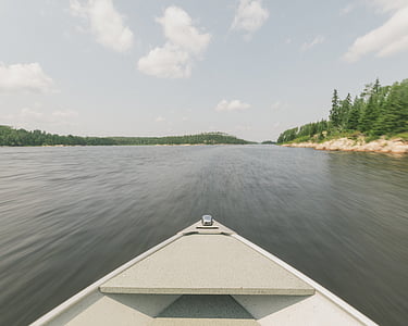 boat facing body of water thumbnail
