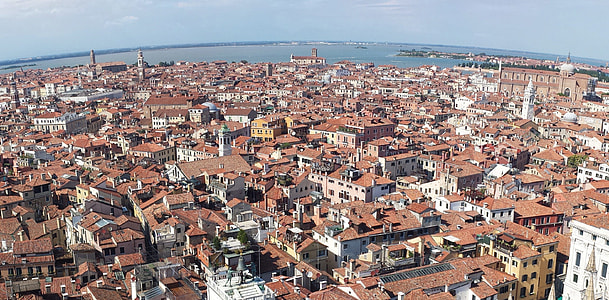 Overlooking the city of Venice thumbnail