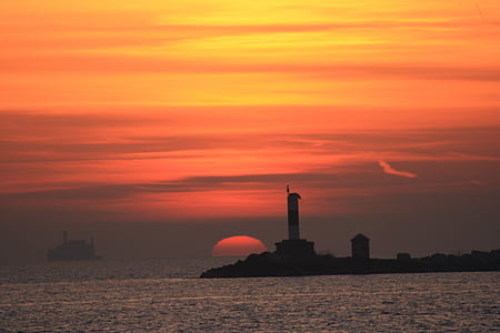 lighthouse under golden hour photography thumbnail