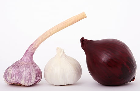 two red onions and white garlic bulb thumbnail