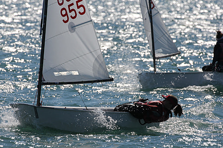 two people on parasailing boats thumbnail