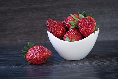 red strawberries in bowl thumbnail
