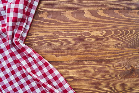 closeup photo of red and white table cloth thumbnail