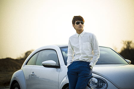 man wearing white dress shirt thumbnail
