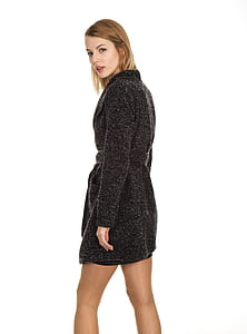 woman wearing gray long-sleeved coat thumbnail