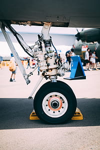 airplane's wheel thumbnail