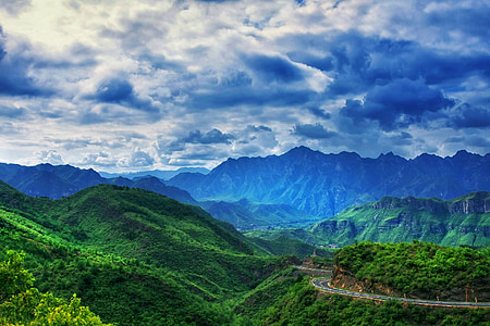 mountain ranges under the gray clouyds thumbnail