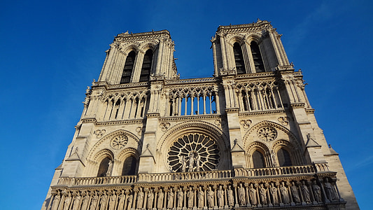 Notre dame in Paris, France at daytime thumbnail