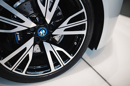 Silver BMW i8 thumbnail