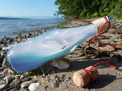 close-up photography of clear glass bottle thumbnail
