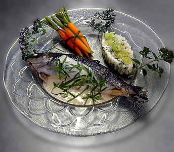 fried fish with sushi on plate thumbnail