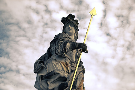 lady statue thumbnail