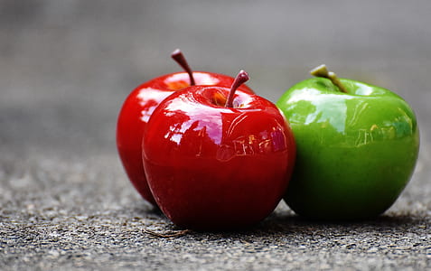 red and green apple fruits close-up photo thumbnail