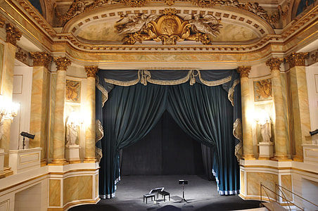 photography of play theater thumbnail