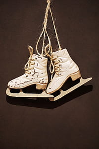 pair of white ice skates thumbnail