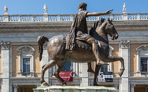 brown horse statue thumbnail