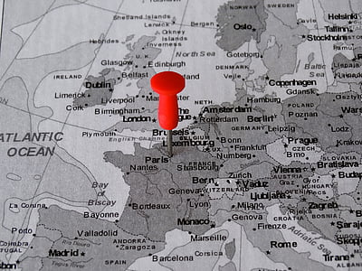 red pin on atlantic ocean map thumbnail