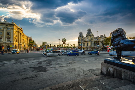 cars travelling between buildings thumbnail