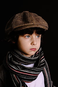 boy looking in the light thumbnail
