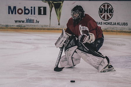 man playing ice hockey thumbnail