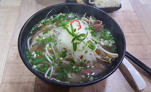 bowl of noodle soup thumbnail