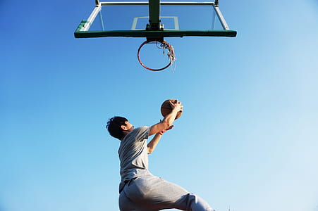 Man Dunking the Ball thumbnail