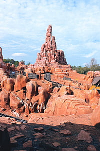 brown rock formation thumbnail