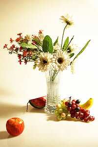 white Gerbera daisy flowers and red daisy flowers centerpiece thumbnail