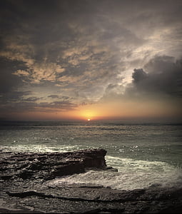 sea during golden hour thumbnail