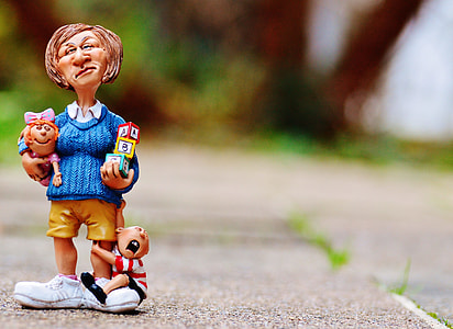 mother and child figurine thumbnail