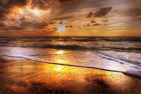 seashore high-saturated photorgraphy thumbnail
