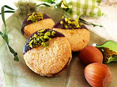 Nut Thalers, Pistachios thumbnail