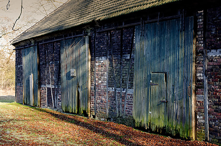 brown brick barn thumbnail
